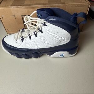 Jordan Nike GS Air 9 Retro, youth 7, WHITE / UNIVERSITY BLUE / MIDNIGHT NAVY